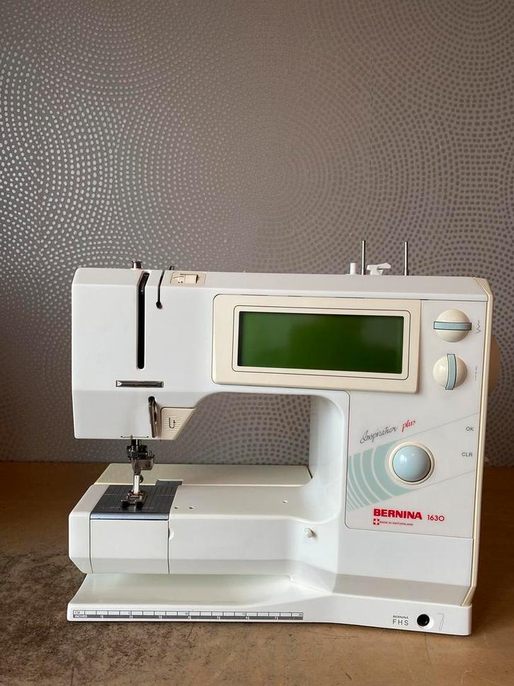 MACHINE À COUDRE BERNINA INSPIRATION 1630 EN TRÈS BON ÉTAT, Hobby & Loisirs créatifs, Machines à coudre & Accessoires, Comme neuf