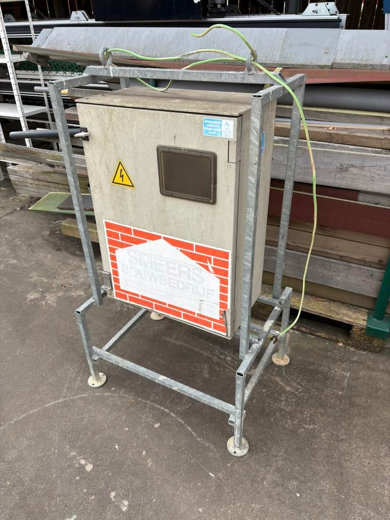 Nette werfkast werfkasten 230/400V in verzinkt stalen frame, Ophalen, Zo goed als nieuw