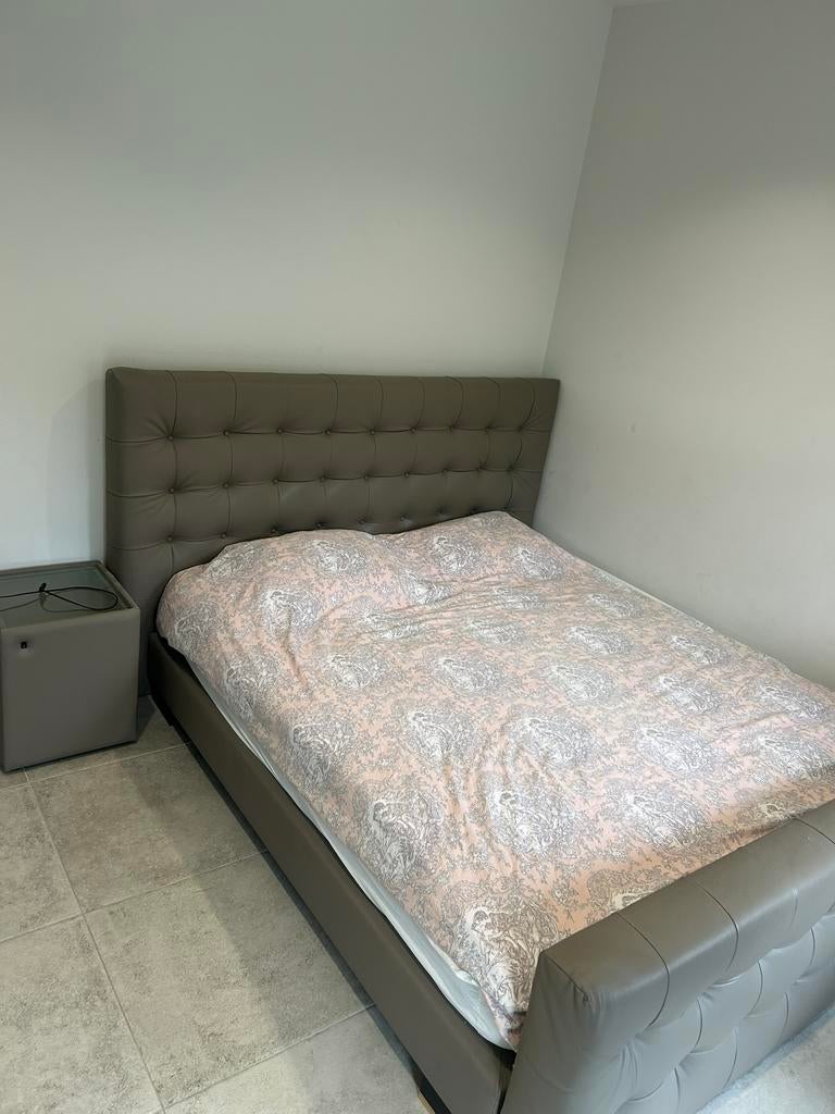 Bed + 2 nachtkastjes, Huis en Inrichting, Slaapkamer | Complete slaapkamers, Ophalen, Gebruikt, Tweepersoons, King