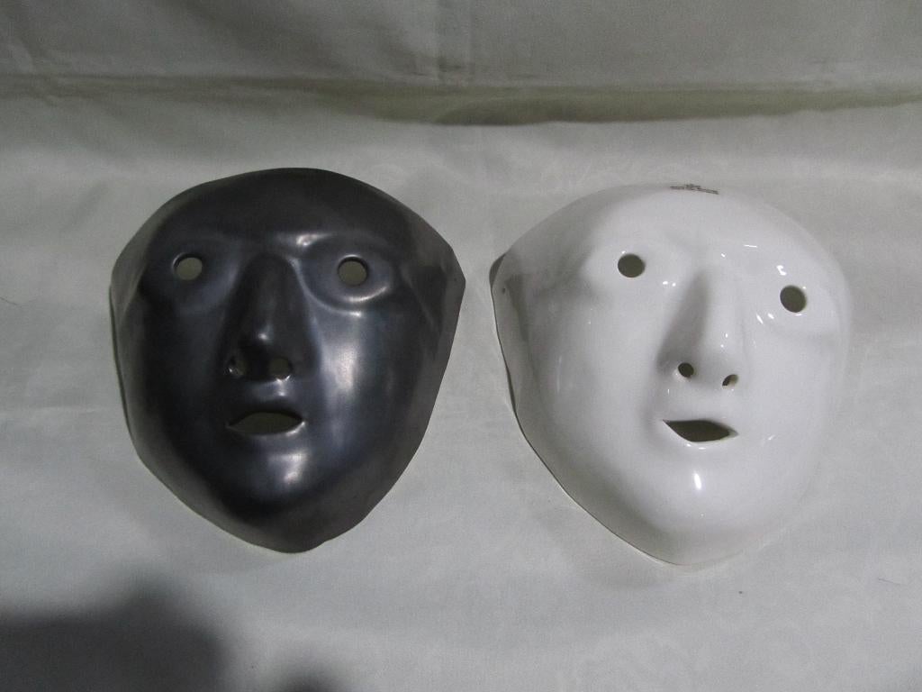 Royal Boch: 2 masques de Binche, édition limitée!, Antiquités & Art, Antiquités | Céramique & Poterie, Enlèvement ou Envoi