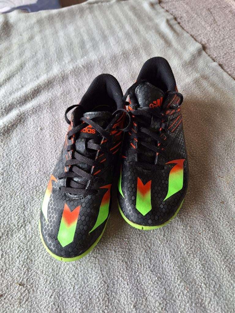 Chaussures de football en salle taille 35 (Adidas), Enlèvement ou Envoi