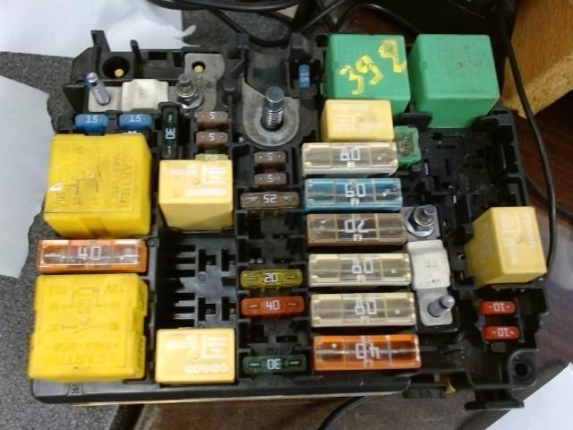 Boitier fusibles Peugeot 208 2012-2015 9800327080 (393), Autos : Pièces & Accessoires, Autres pièces automobiles, Peugeot, Utilisé