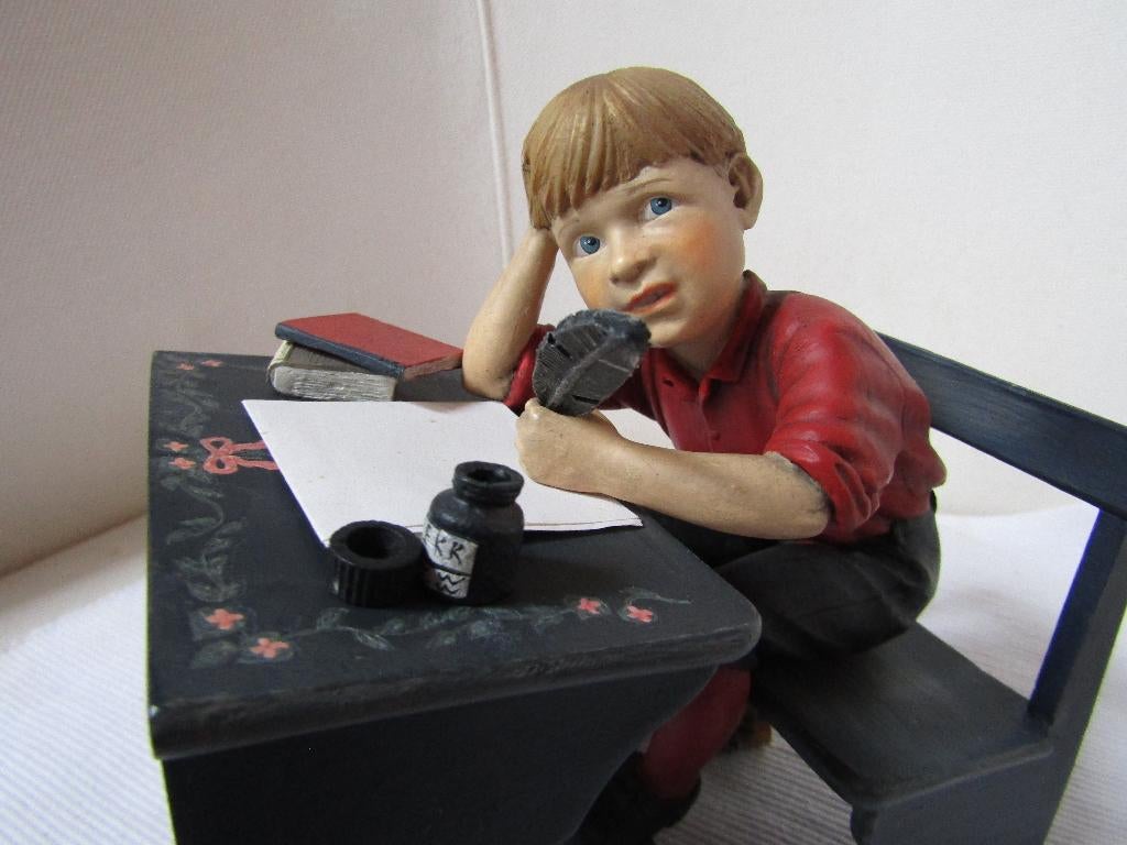 Formidable "écolier rêveur à son pupitre!", Enlèvement ou Envoi, Comme neuf, Autres types