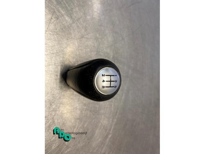 Pommeau levier de vitesse d'un Mazda 2, Autos : Pièces & Accessoires, Habitacle & Garnissage, Mazda, Utilisé, 3 mois de garantie