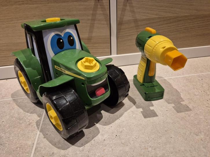 Tomy - Construisez votre propre tracteur John Deere Johnny, Enfants & Bébés, Jouets | Éducatifs & Créatifs, Utilisé, Bricolage