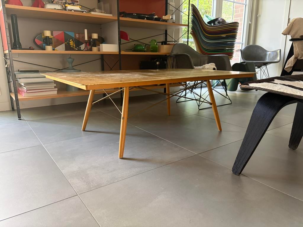 Eames Gold Leaf Anniversary Table - 150 of 500 H Miller, Huis en Inrichting, Ophalen, Zo goed als nieuw