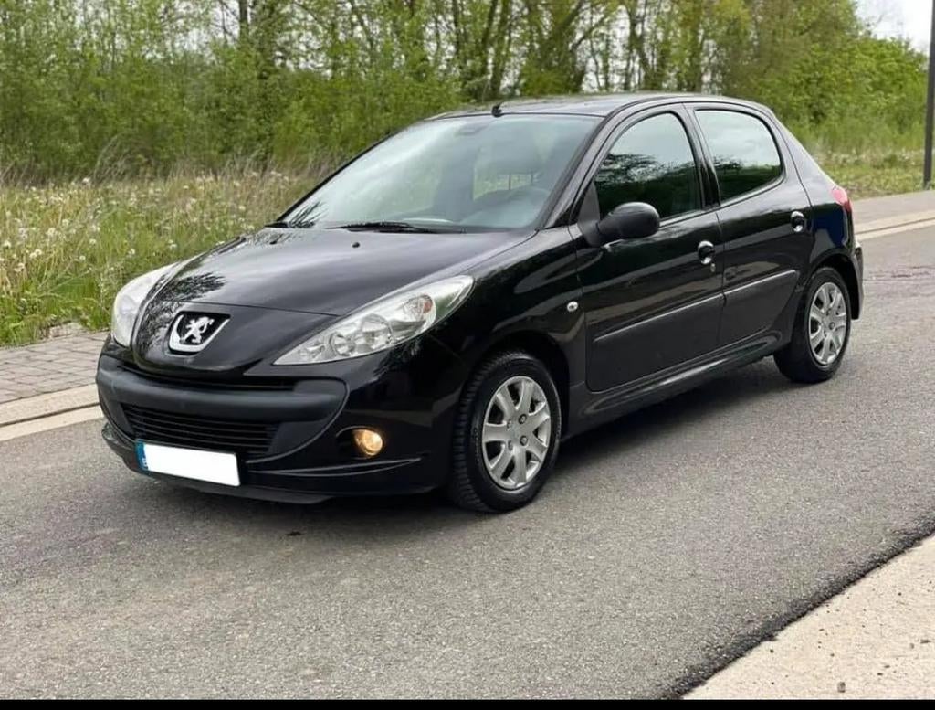Peugeot 206+ 205.000 km, Auto's, Peugeot, Zwart, Zwart, Particulier, Euro 4