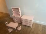 Mobiler de poupée table 4 chaises commode et vaiselier em, Enlèvement, Comme neuf, Poupée