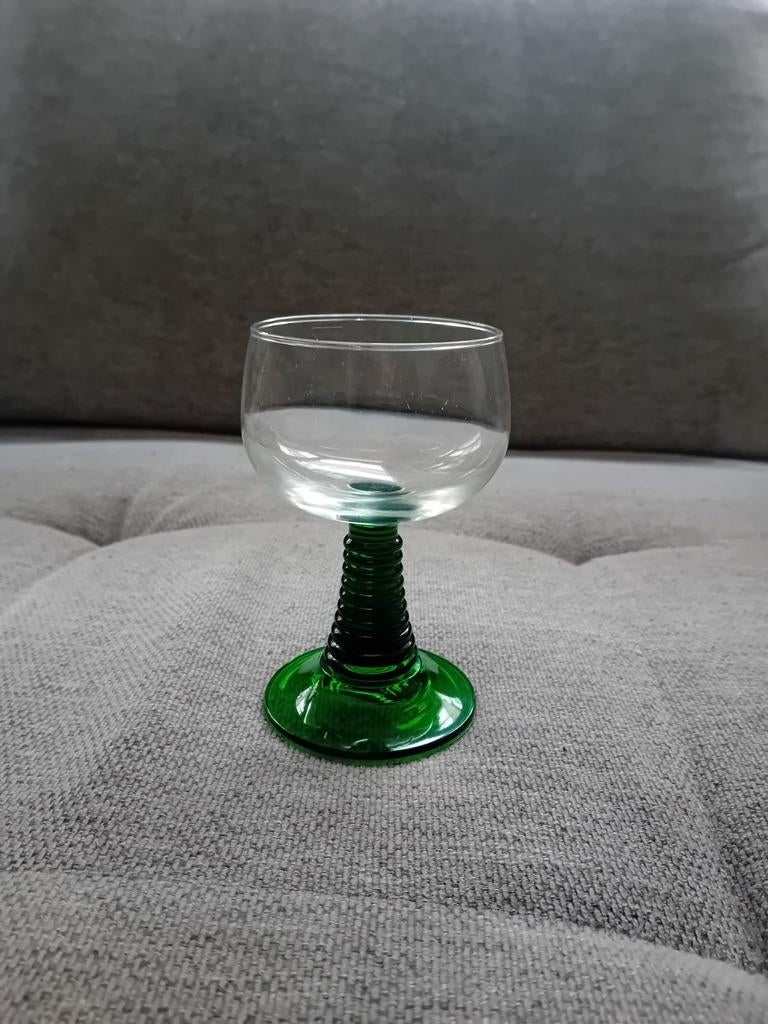 12 verres verts, Collections, Enlèvement