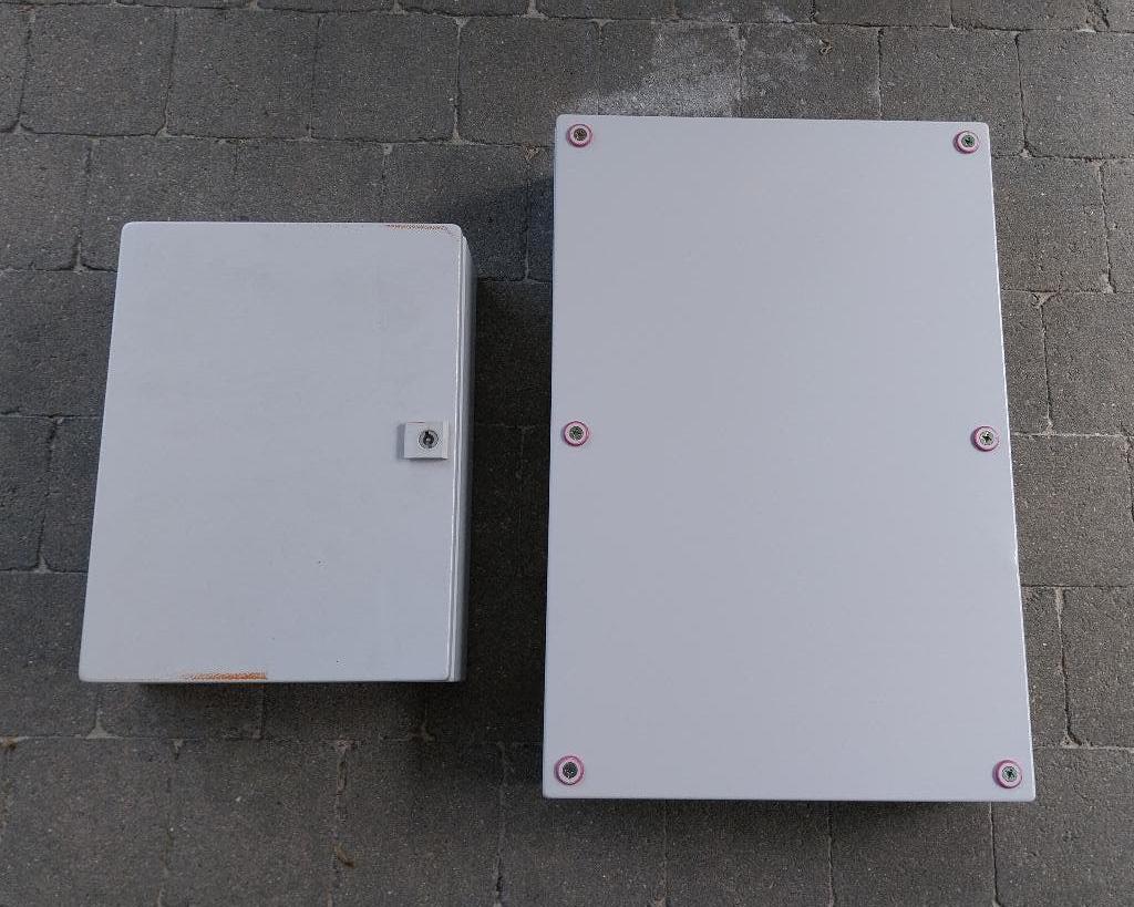 10 coffrets électriques métalliques NEUFS, Bricolage & Construction, Électricité & Câbles, Enlèvement ou Envoi, Neuf, Autres types