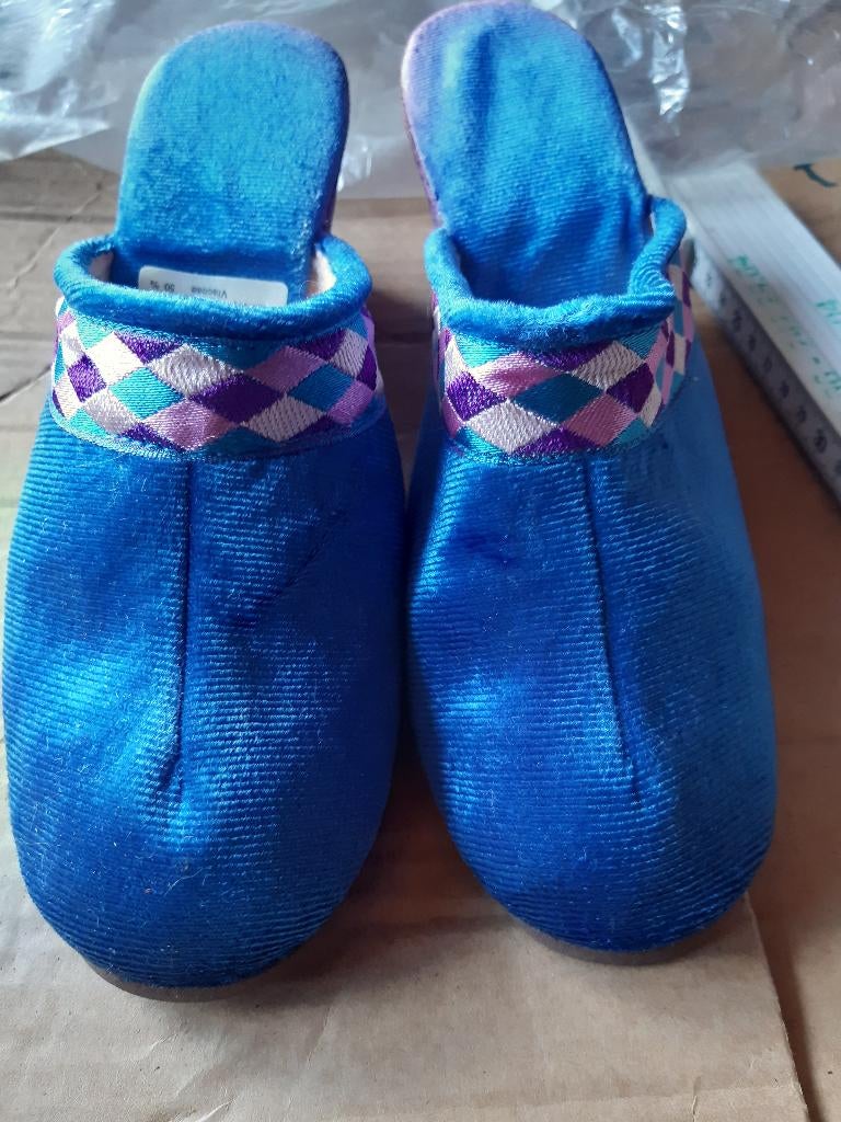 Mules bleues pour femme. Dessins losanges, Vêtements | Femmes, Chaussures, Neuf, Enlèvement, Pantoufles, Bleu
