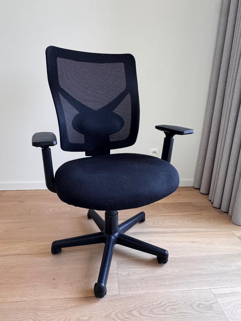 Desk chair, Huis en Inrichting, Bureaustoelen, Zo goed als nieuw, Bureaustoel, Zwart, Ergonomisch, Ophalen
