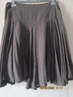 Jupe fluide doublée Kaki « Zara », taille S, Kleding | Dames, Rokken, Ophalen, Zara, Zo goed als nieuw, Maat 36 (S)
