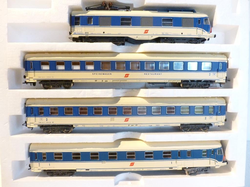 TRAINS HO, Hobby en Vrije tijd, Modeltreinen | H0, Zo goed als nieuw, Locomotief, Gelijkstroom, Lima, Ophalen of Verzenden