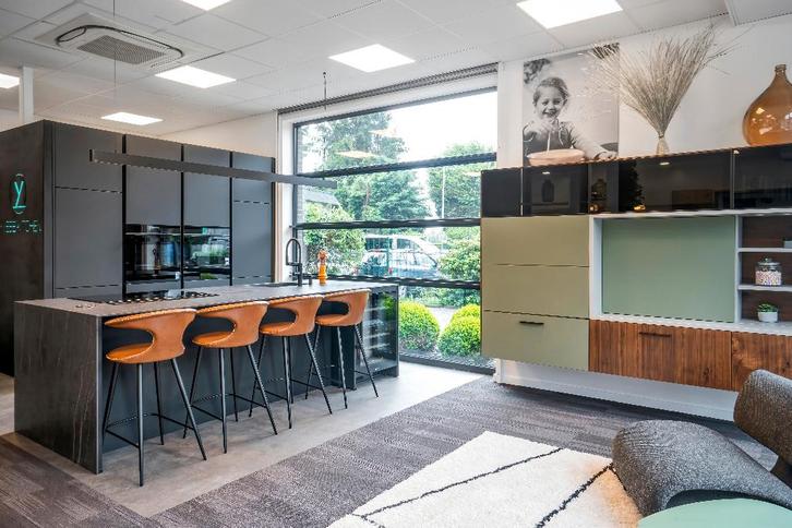 Superbe cuisine premium en stratifié Fénix ultra-mat “Arosa”, Maison & Meubles, Cuisine | Cuisines complètes, Comme neuf, Cuisine à paroi simple