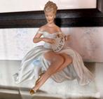 Vintage beelde meisje op bankje (1950), Antiek en Kunst, Ophalen of Verzenden