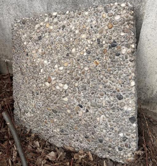 Oude deksteen met keien 'piramide' jaren '60, Ophalen, Gebruikt, Beton, Overige typen