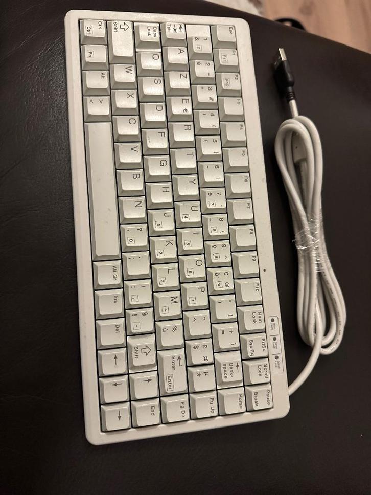 Compact usb toetsenbord, Informatique & Logiciels, Claviers, Comme neuf, Enlèvement