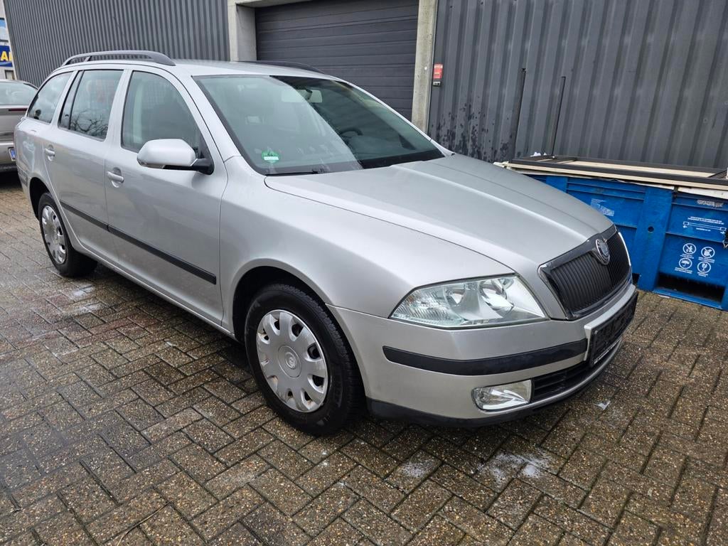 Skoda octavia 1.6 benzine automatic, Auto's, Automaat, Airconditioning, Bedrijf, Euro 4