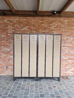 2 stuks driedeurs lockerkasten, Ophalen, Zo goed als nieuw