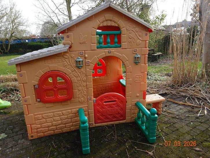 Feber, groot speelhuis met tafeltje, stoeltjes....., Kinderen en Baby's, Speelgoed | Buiten | Speelhuisjes, Gebruikt, Kunststof