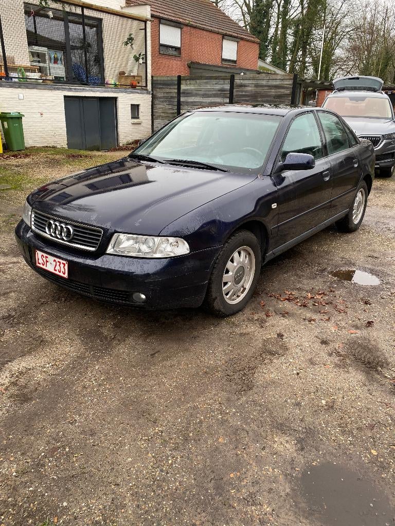 Audi A4 1.9D - 2000, Auto's, Audi, Particulier, A4, Diesel, Euro 5, Berline, 4 deurs, Handgeschakeld, Blauw, Zwart, Stof, Voorwielaandrijving