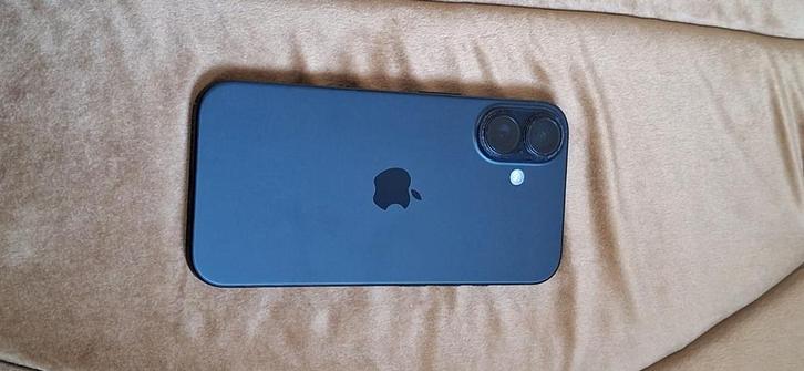 Bundel: MacBook Air M2 13” + Apple Watch SE 44mm + iPhone 16, Computers en Software, Apple Desktops, Ophalen