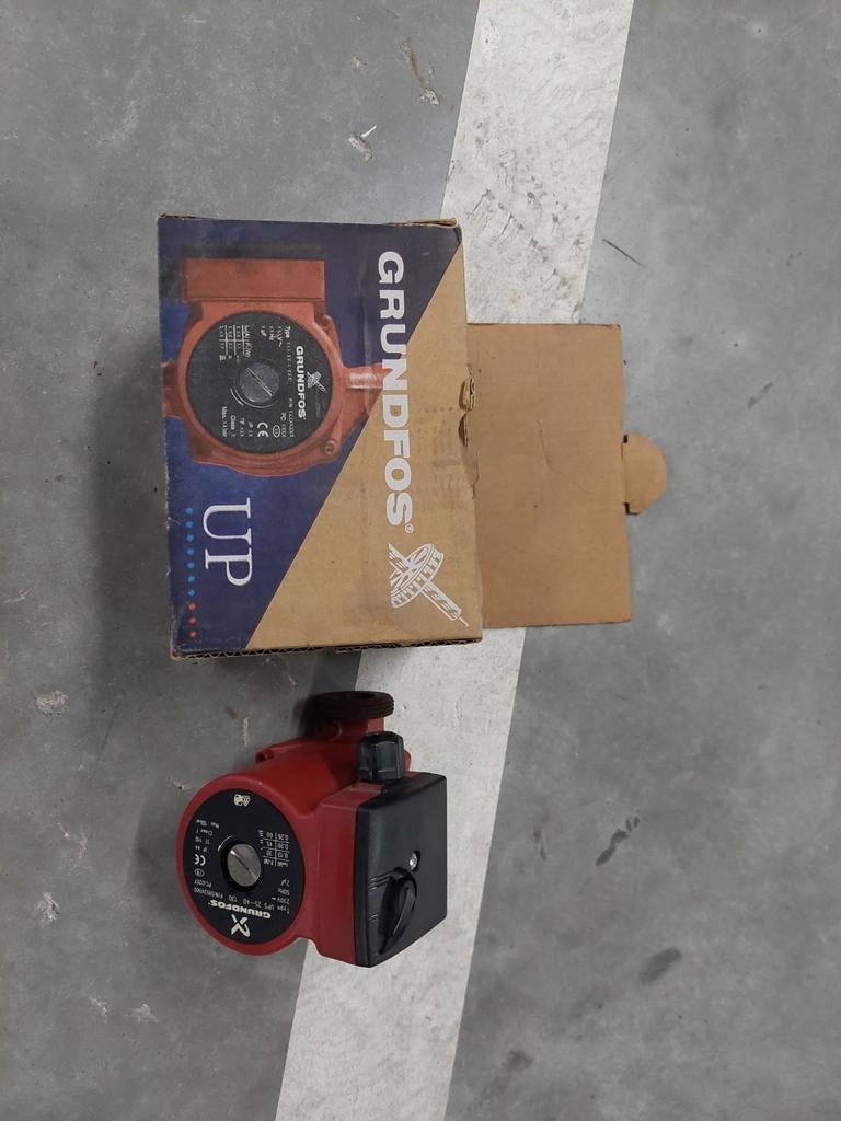 CIRCULATEUR DE CHAUFFAGE  GRUNDFOS, Bricolage & Construction, Enlèvement