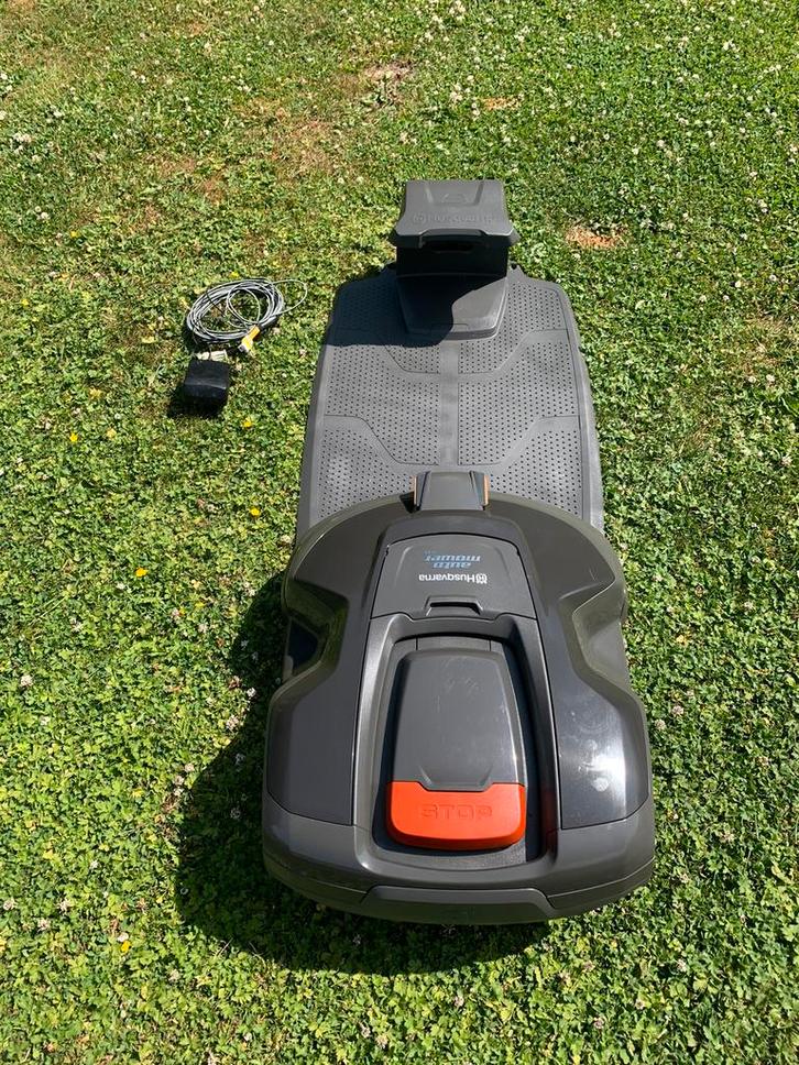 Husqvarna Automower 310-controller via application, Tuin en Terras, Robotmaaiers, Zo goed als nieuw, 20 tot 25 cm, Met regensensor