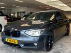 BMW 1-SERIE 116i URBAN+ | LED | 5DRS | 210PK, Auto's, BMW, Leder en Stof, Handgeschakeld, 5 deurs, Particulier