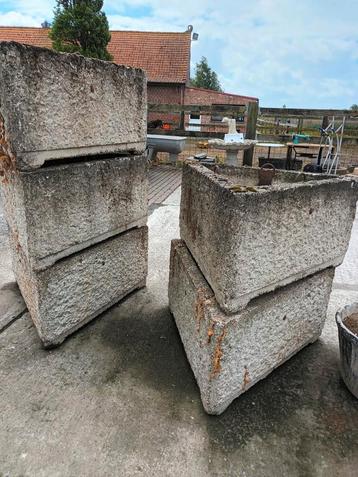 Betonnen bloembakken  beschikbaar voor biedingen