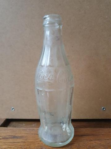 Lege vintage cola fles beschikbaar voor biedingen