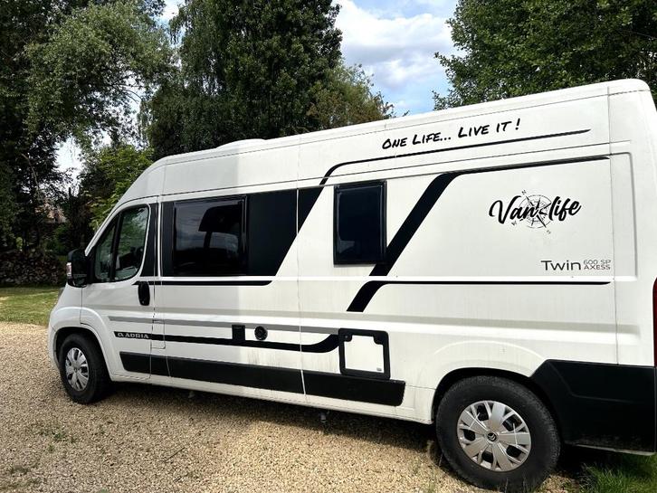ADRIA Twin 600 SP kampeerbus, Caravans en Kamperen, Tenten, tot en met 3, Zo goed als nieuw, Ophalen