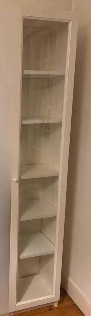 IKEA Billy wit mét glazen deur beschikbaar voor biedingen