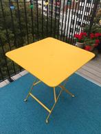 2 Fermob Bistro tafeltjes 71x71 Honing Geel, Tuin en Terras, Tuintafels, Ophalen, Zo goed als nieuw, Vierkant, Metaal