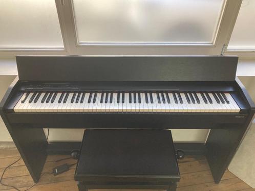Zwarte Piano Roland F130R, Muziek en Instrumenten, Piano's, Zo goed als nieuw, Piano, Zwart, Digitaal, Ophalen