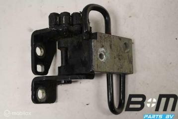Portier scharnier RV onder VW Golf 5 1K0831412H beschikbaar voor biedingen