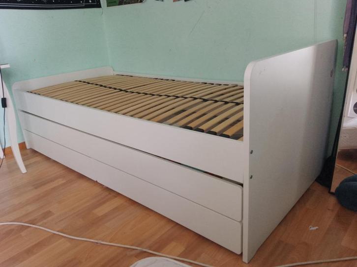 IKEA SLAKT eenpersoonsbed., Huis en Inrichting, Slaapkamer | Bedden, Gebruikt, Eenpersoons, Hout, Wit, Ophalen
