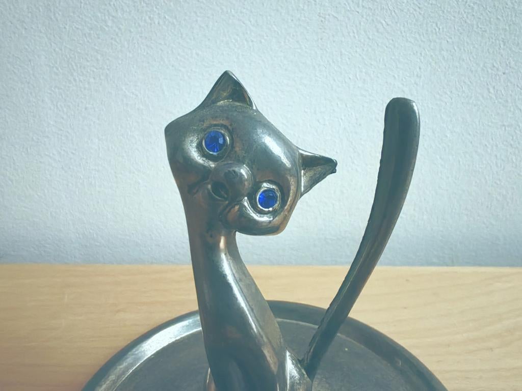 Ancien Porte-Bagues CHAT Stylisé Métal Argenté Yeux Bleus, Antiquités & Art, Antiquités | Bougeoirs, Cristal, Enlèvement ou Envoi