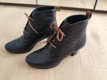 Veterlaarsjes  beschikbaar voor biedingen