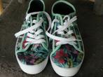 Nog als nieuw sneaker in canvas  met bloemmotief maat 37, Ophalen, Zo goed als nieuw, Sneakers, Groen