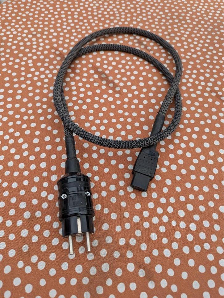 Essential Audio Tools Mains Multiplier 5 high end, Audio, Tv en Foto, Audiokabels en Televisiekabels, Zo goed als nieuw, Ophalen of Verzenden