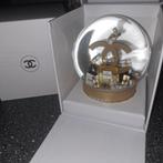 Chanel snow globe.  In doos, Collections, Parfums, Comme neuf, Enlèvement ou Envoi