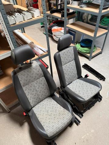 Volkswagen caddy mk3 voorstoelen beschikbaar voor biedingen