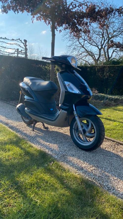 Piaggio Fly 125, Fietsen en Brommers, Scooters | Piaggio, Gebruikt, Fly, Benzine, Ophalen