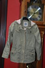 Veste Trench coat"jbc"vert tilleul avec capuche T134 ou 8/9A, Enfants & Bébés, Comme neuf, Fille, Enlèvement ou Envoi, Manteau