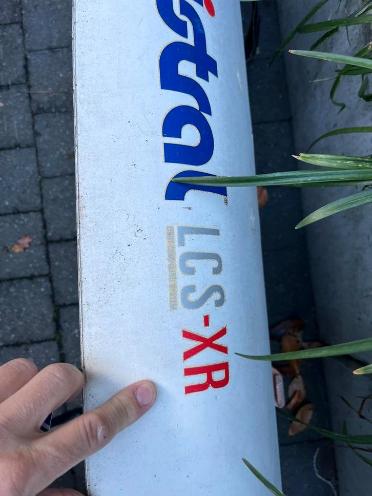 Gezocht. Vin, zwaard en mastvoet voor oide Mistral LCD XR, Watersport en Boten, Windsurfen, Gebruikt, Plank, Ophalen