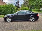 BMW 120i Coupé E82 2010 – PROJECT: motorschade - nette staat, Auto's, BMW, Automaat, 1995 cc, 4 cilinders, Zwart