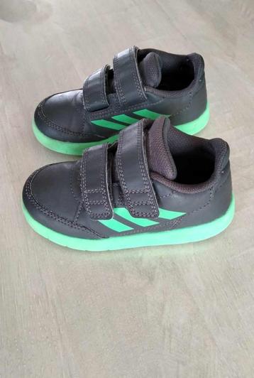 Chaussures de sport Adidas taille 25
