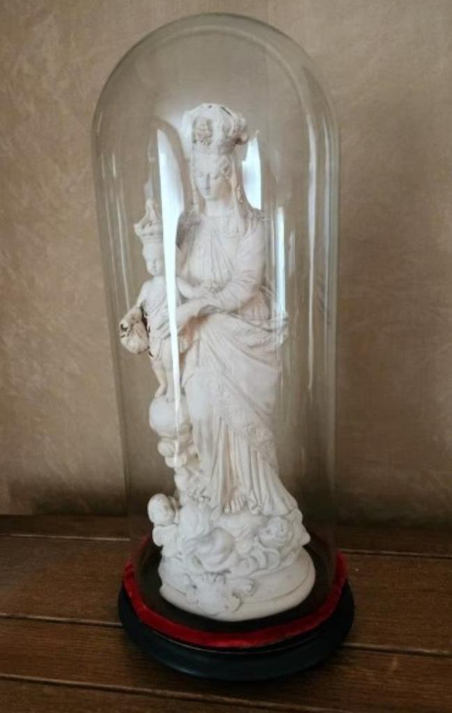 Notre-Dame des Victoires onder glazen stolp, Antiek en Kunst, Antiek | Religieuze voorwerpen, Ophalen